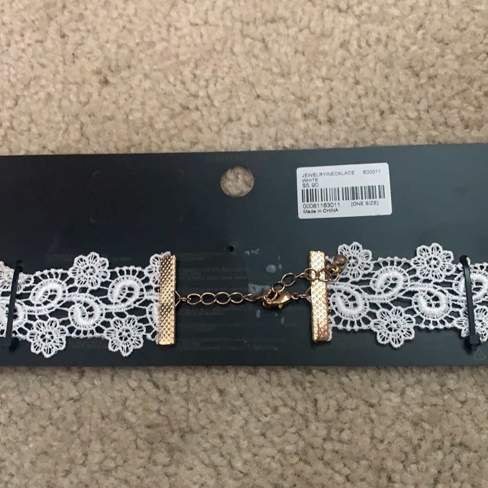 Chocker - Picture 2 of 7